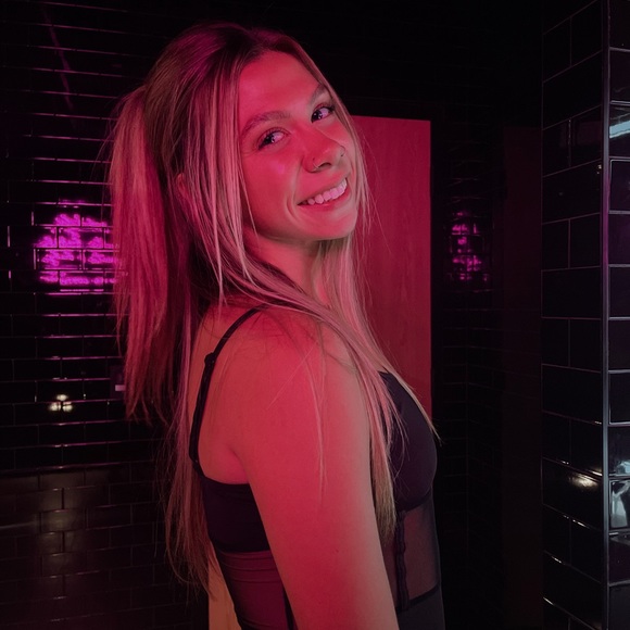 Meet your Posher, Julia - Picture 1 of 1